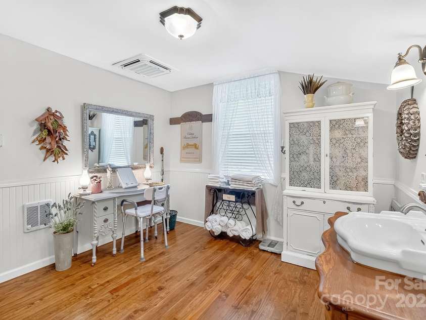 665 Upper Pig Pen Road, Green Mountain, NC 28740.  MLS# CAR4283840, YatesRealty ID 31020. 