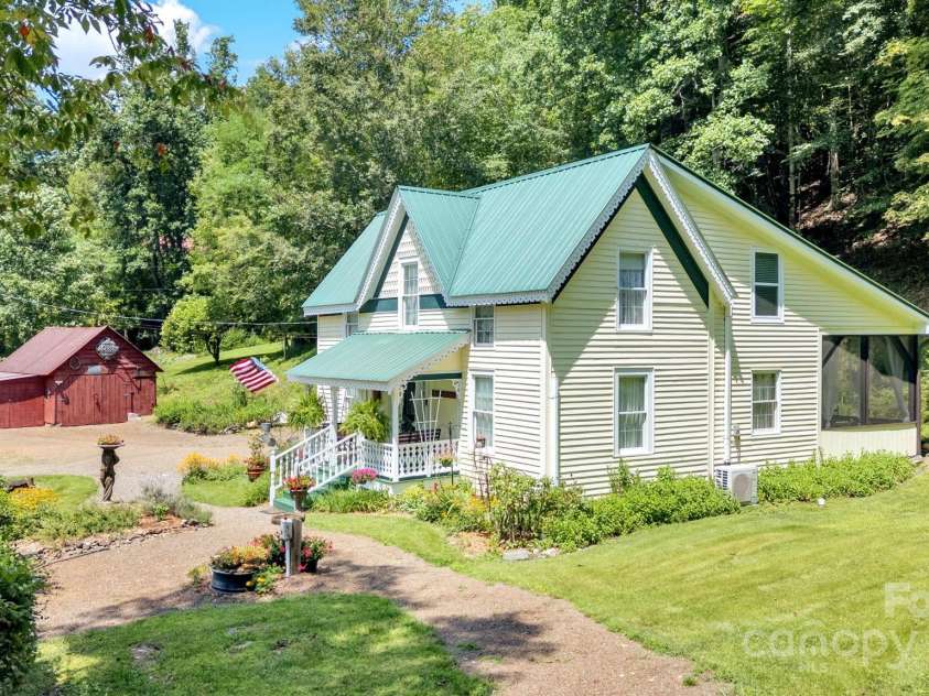 665 Upper Pig Pen Road, Green Mountain, NC 28740.  MLS# CAR4283840, YatesRealty ID 31020. 