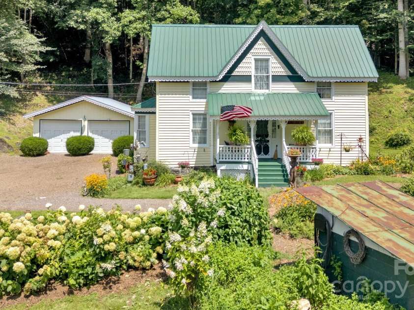 665 Upper Pig Pen Road, Green Mountain, NC 28740.  MLS# CAR4283840, YatesRealty ID 31020. 