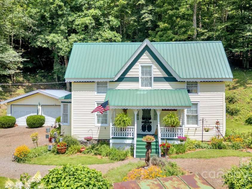 665 Upper Pig Pen Road, Green Mountain, NC 28740.  MLS# CAR4283840, YatesRealty ID 31020. 