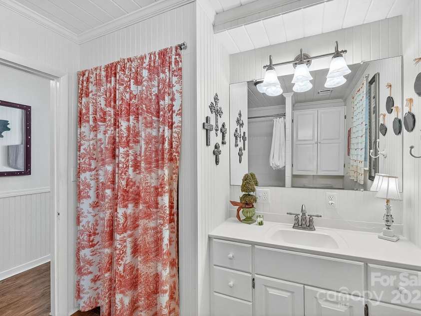 665 Upper Pig Pen Road, Green Mountain, NC 28740.  MLS# CAR4283840, YatesRealty ID 31020. Main Level Bathroom