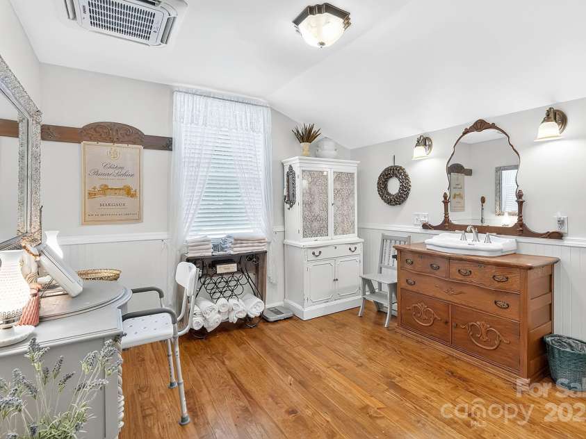 665 Upper Pig Pen Road, Green Mountain, NC 28740.  MLS# CAR4283840, YatesRealty ID 31020. Upstairs Bathroom