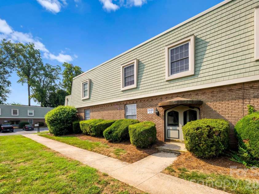2630 Park Road, Charlotte, NC 28209.  MLS# CAR4396272, YatesRealty ID 31021. 