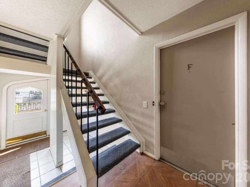 2630 Park Road, Charlotte, NC 28209.  MLS# CAR4396272, YatesRealty ID 31021. 