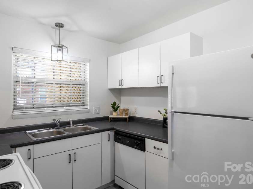 2630 Park Road, Charlotte, NC 28209.  MLS# CAR4396272, YatesRealty ID 31021. 