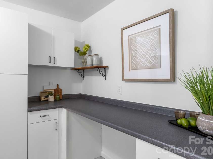 2630 Park Road, Charlotte, NC 28209.  MLS# CAR4396272, YatesRealty ID 31021. 