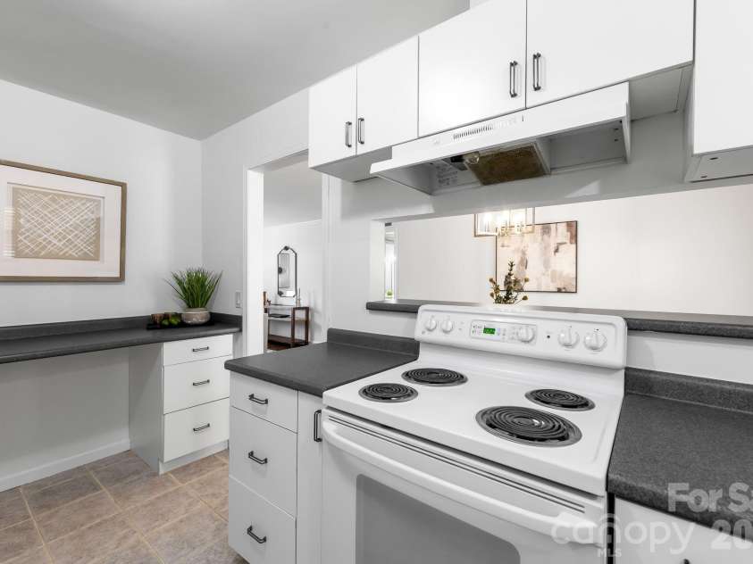 2630 Park Road, Charlotte, NC 28209.  MLS# CAR4396272, YatesRealty ID 31021. 