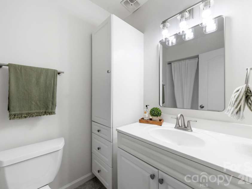 2630 Park Road, Charlotte, NC 28209.  MLS# CAR4396272, YatesRealty ID 31021. 