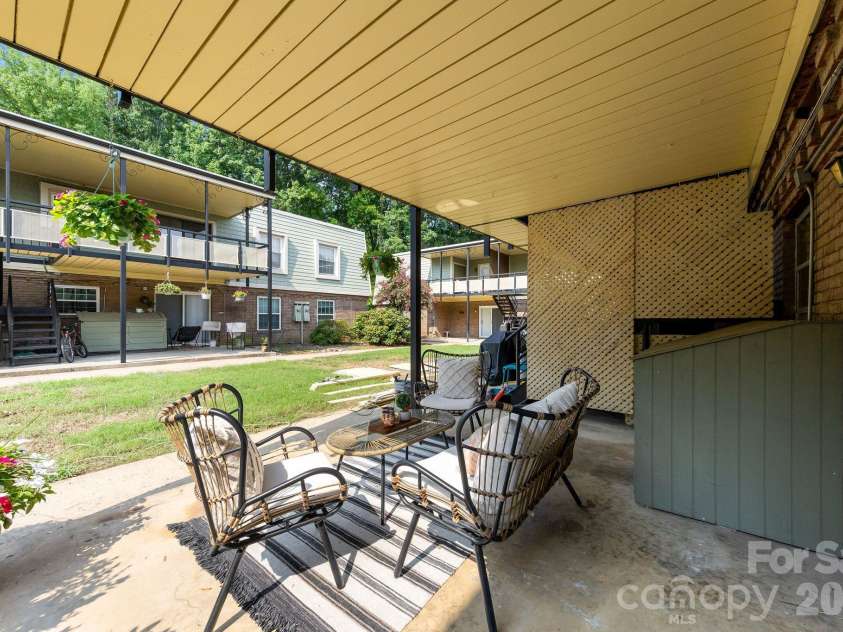 2630 Park Road, Charlotte, NC 28209.  MLS# CAR4396272, YatesRealty ID 31021. 
