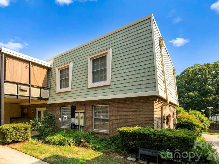 2630 Park Road, Charlotte, NC 28209.  MLS# CAR4396272, YatesRealty ID 31021. 
