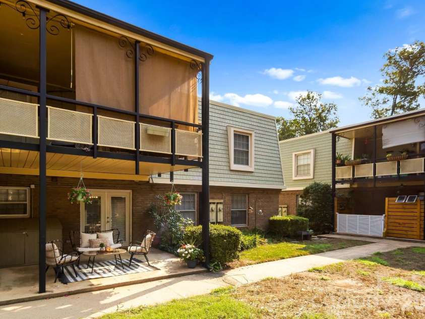 2630 Park Road, Charlotte, NC 28209.  MLS# CAR4396272, YatesRealty ID 31021. 