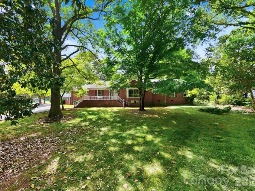 826 College Avenue, Newton, NC 28658.  MLS# CAR4394019, YatesRealty ID 31022. 