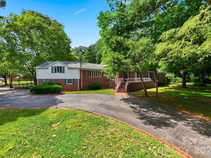 826 College Avenue, Newton, NC 28658.  MLS# CAR4394019, YatesRealty ID 31022. 