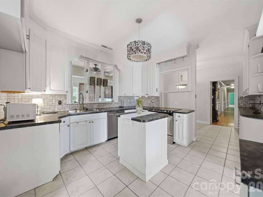 826 College Avenue, Newton, NC 28658.  MLS# CAR4394019, YatesRealty ID 31022. 