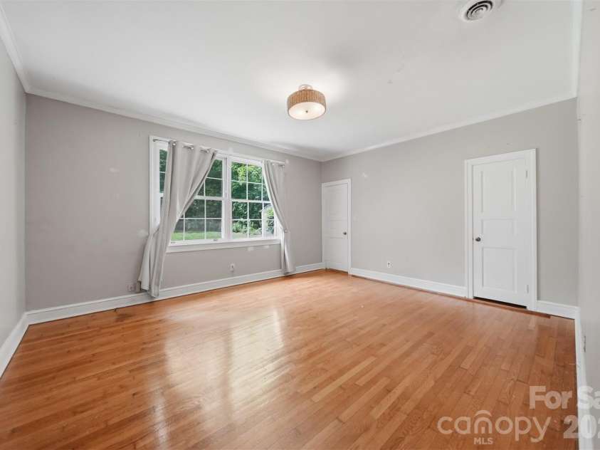 826 College Avenue, Newton, NC 28658.  MLS# CAR4394019, YatesRealty ID 31022. 