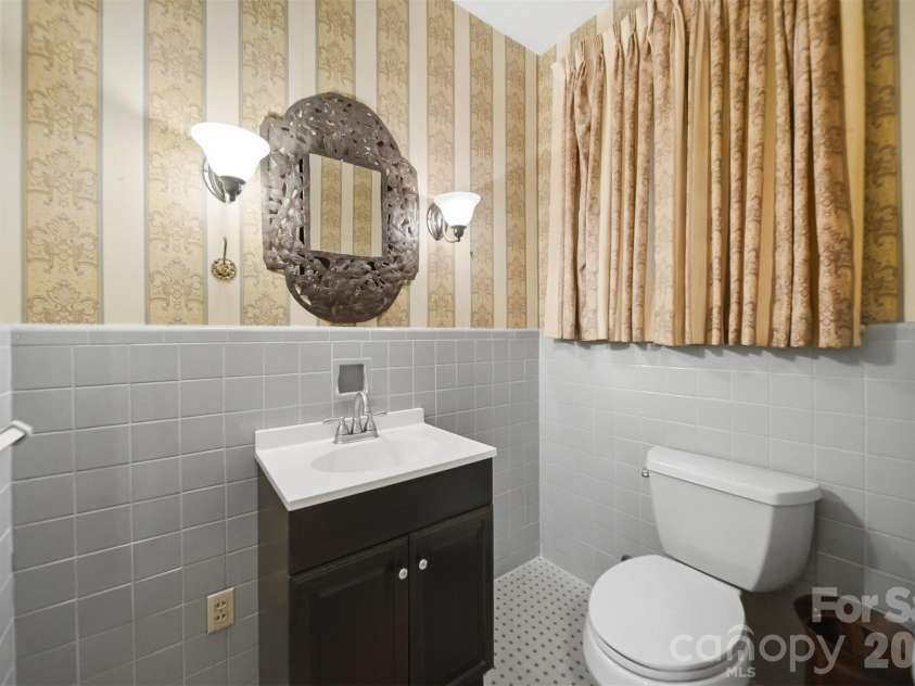 826 College Avenue, Newton, NC 28658.  MLS# CAR4394019, YatesRealty ID 31022. 