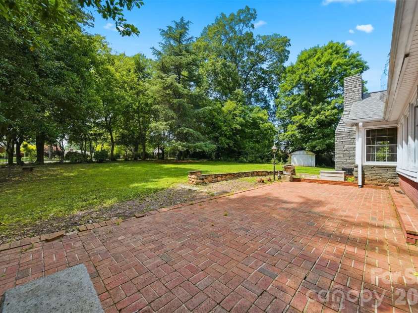 826 College Avenue, Newton, NC 28658.  MLS# CAR4394019, YatesRealty ID 31022. 