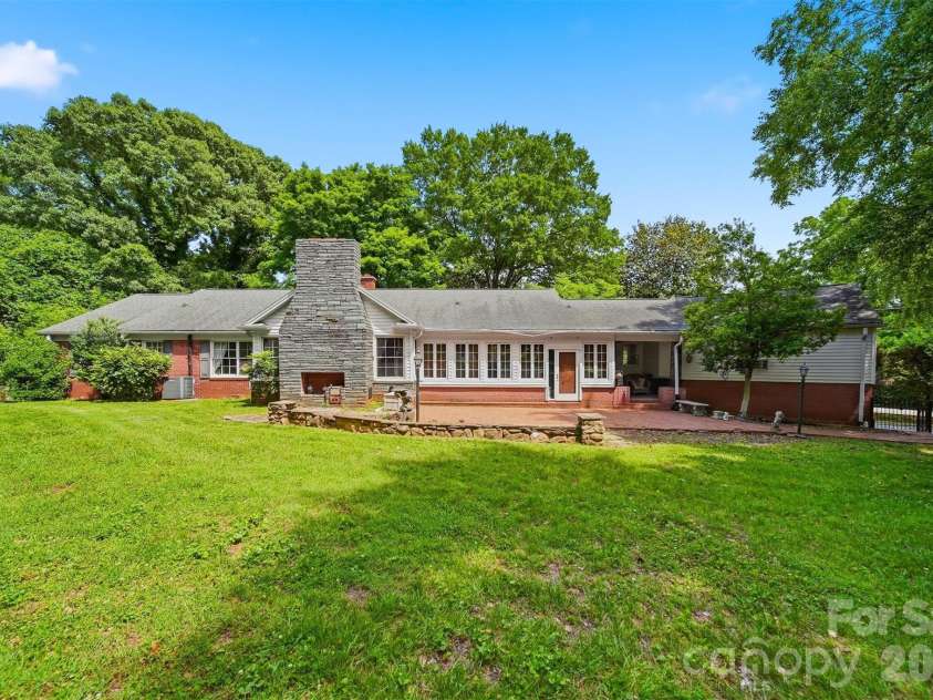 826 College Avenue, Newton, NC 28658.  MLS# CAR4394019, YatesRealty ID 31022. 