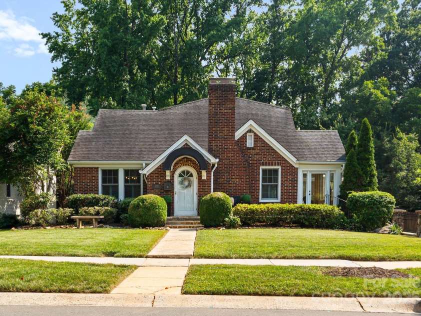 2100 Chesterfield Avenue, Charlotte, NC 28205.  MLS# CAR4269486, YatesRealty ID 31023. 
