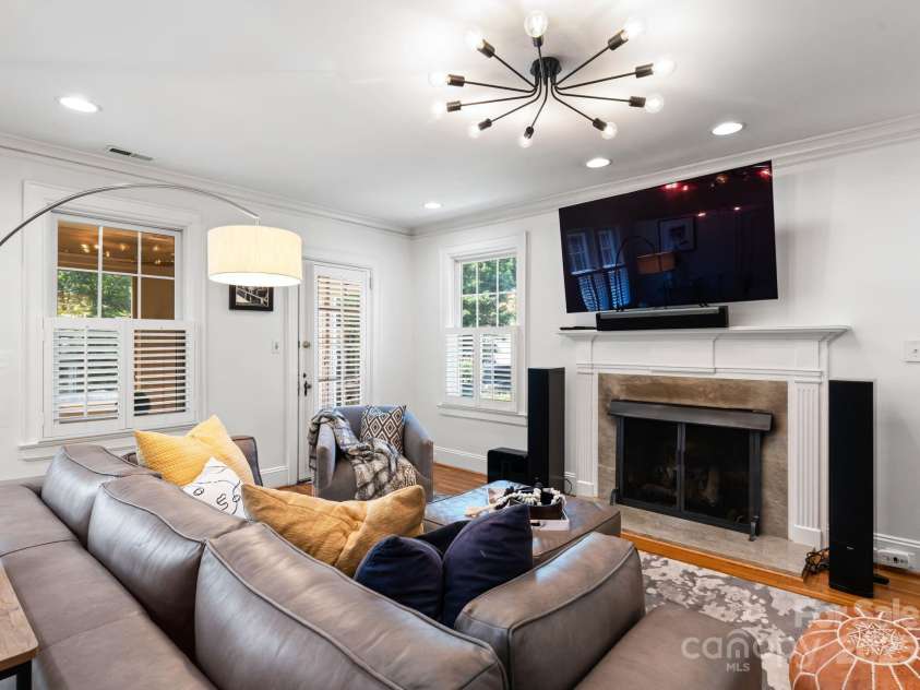 2100 Chesterfield Avenue, Charlotte, NC 28205.  MLS# CAR4269486, YatesRealty ID 31023. 