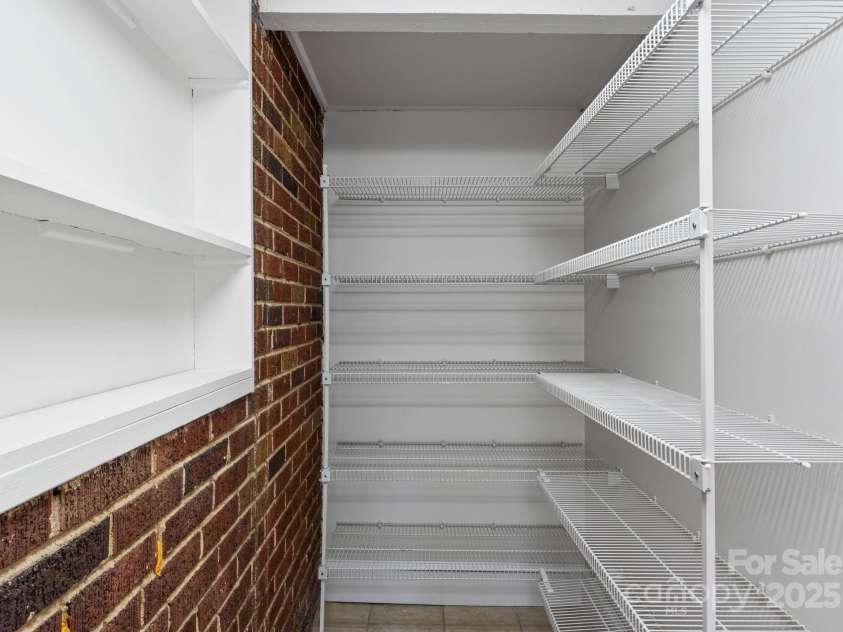 2100 Chesterfield Avenue, Charlotte, NC 28205.  MLS# CAR4269486, YatesRealty ID 31023. 