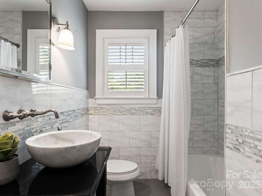 2100 Chesterfield Avenue, Charlotte, NC 28205.  MLS# CAR4269486, YatesRealty ID 31023. 