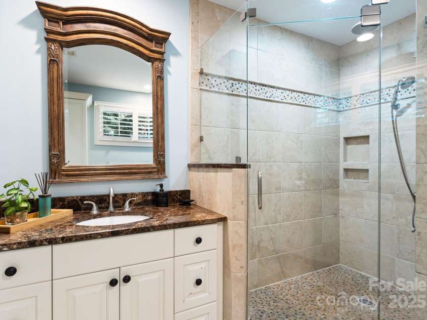 2100 Chesterfield Avenue, Charlotte, NC 28205.  MLS# CAR4269486, YatesRealty ID 31023. 