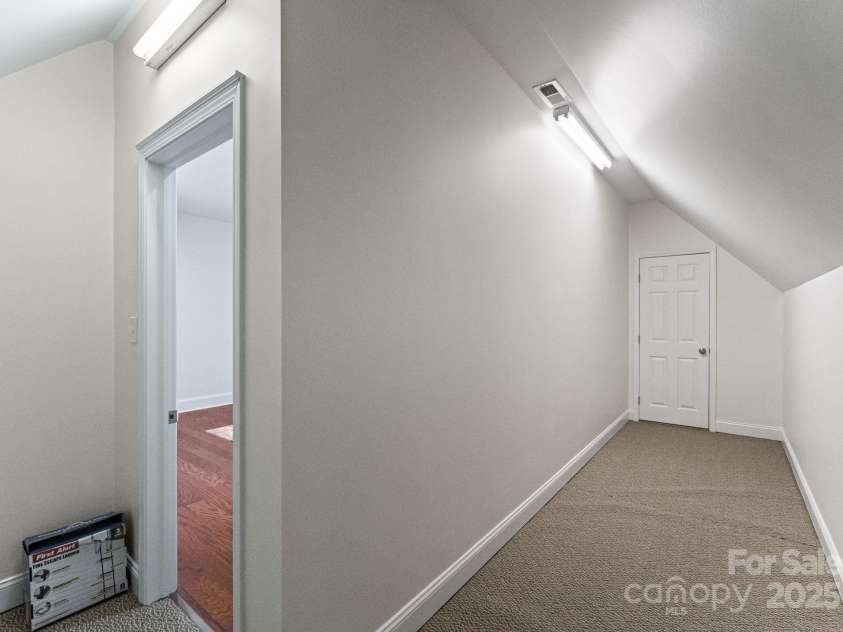 2100 Chesterfield Avenue, Charlotte, NC 28205.  MLS# CAR4269486, YatesRealty ID 31023. 