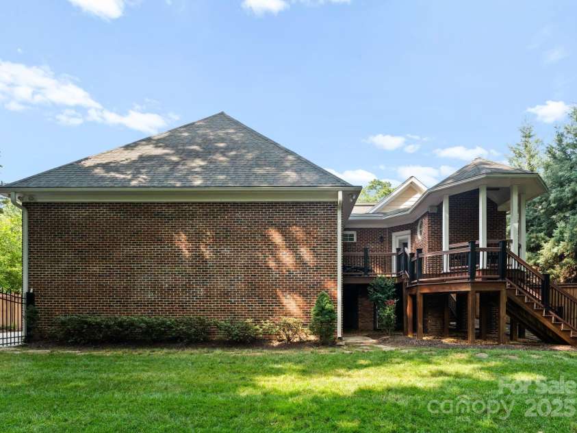 2100 Chesterfield Avenue, Charlotte, NC 28205.  MLS# CAR4269486, YatesRealty ID 31023. 