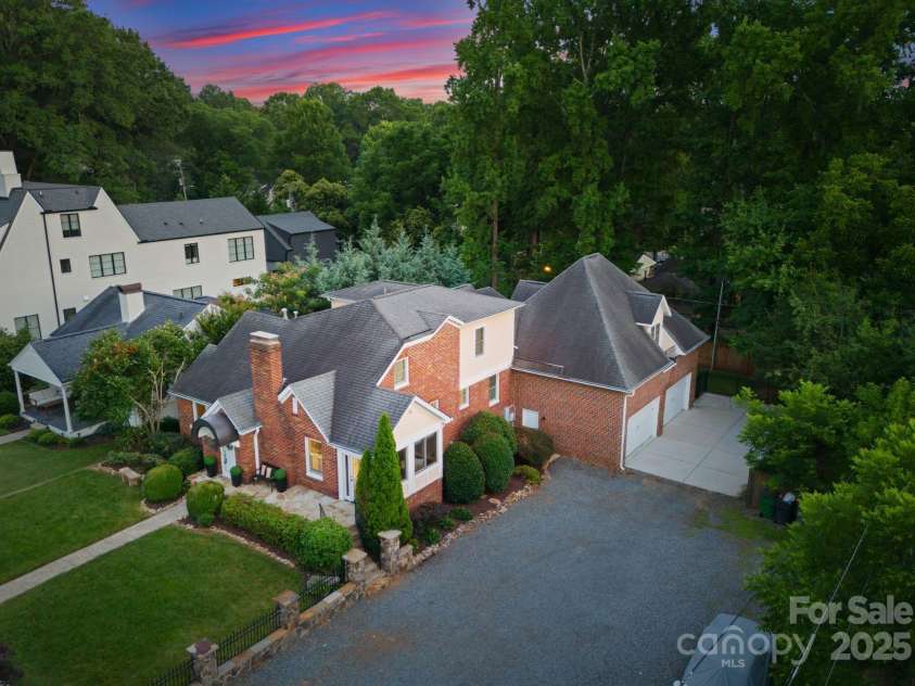 2100 Chesterfield Avenue, Charlotte, NC 28205.  MLS# CAR4269486, YatesRealty ID 31023. 