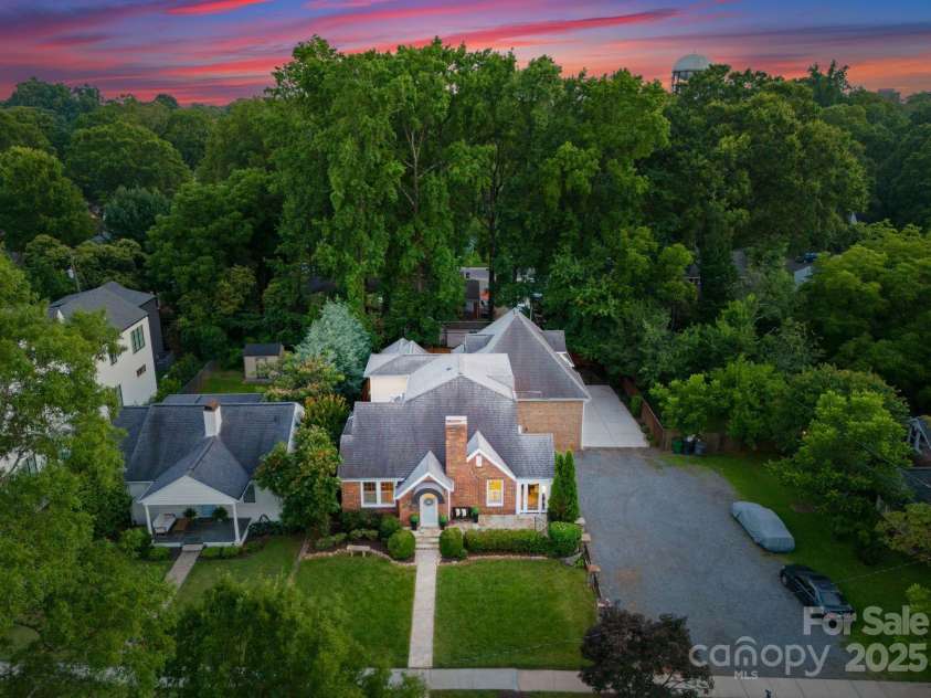 2100 Chesterfield Avenue, Charlotte, NC 28205.  MLS# CAR4269486, YatesRealty ID 31023. 
