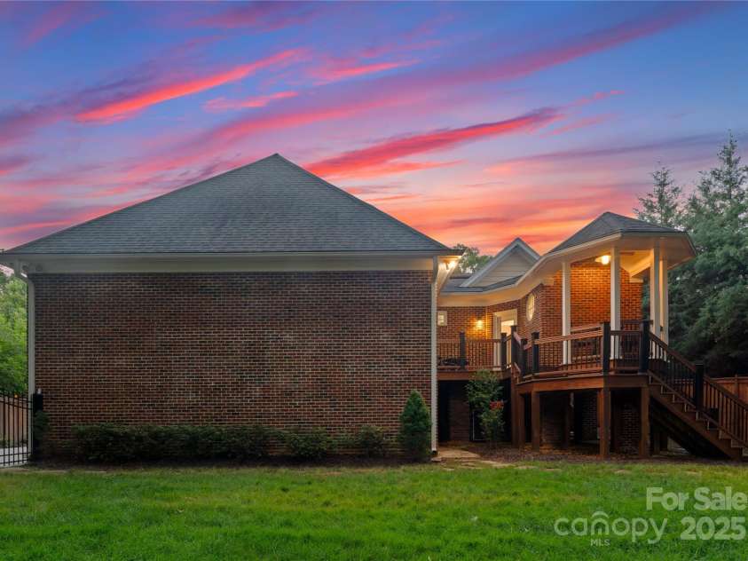 2100 Chesterfield Avenue, Charlotte, NC 28205.  MLS# CAR4269486, YatesRealty ID 31023. 