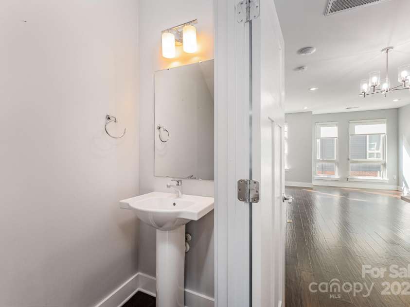 3643 Vallette Court, Charlotte, NC 28203.  MLS# CAR4274970, YatesRealty ID 31024. 