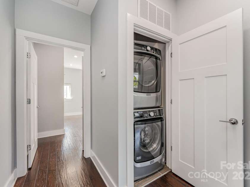 3643 Vallette Court, Charlotte, NC 28203.  MLS# CAR4274970, YatesRealty ID 31024. 