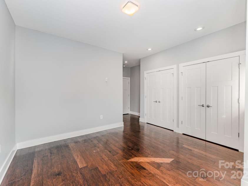 3643 Vallette Court, Charlotte, NC 28203.  MLS# CAR4274970, YatesRealty ID 31024. 