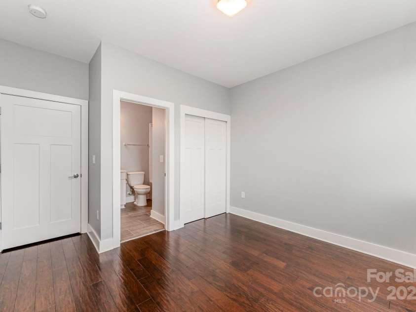 3643 Vallette Court, Charlotte, NC 28203.  MLS# CAR4274970, YatesRealty ID 31024. 