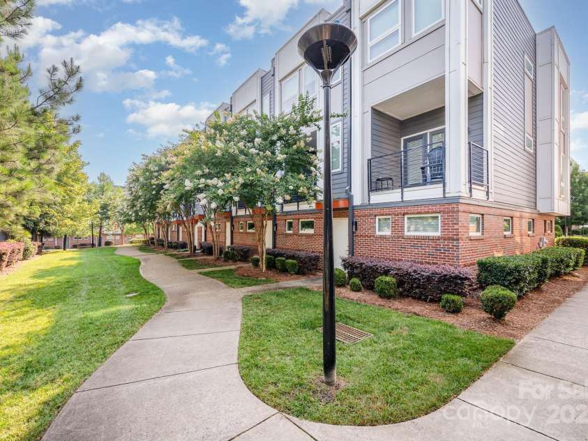 3643 Vallette Court, Charlotte, NC 28203.  MLS# CAR4274970, YatesRealty ID 31024. 