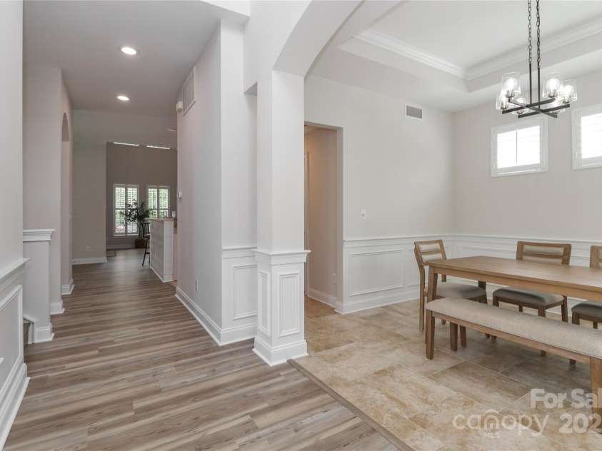 15630 Sagefield Drive, Huntersville, NC 28078.  MLS# CAR4279770, YatesRealty ID 31025. Bright and airy dining space