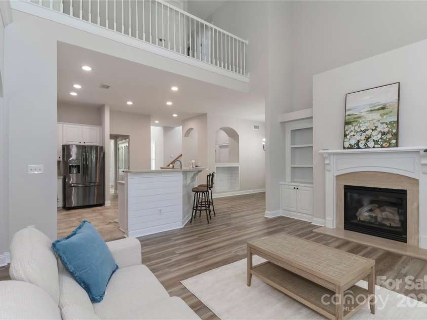 15630 Sagefield Drive, Huntersville, NC 28078.  MLS# CAR4279770, YatesRealty ID 31025. Grand foyer with high ceilings and natural light.