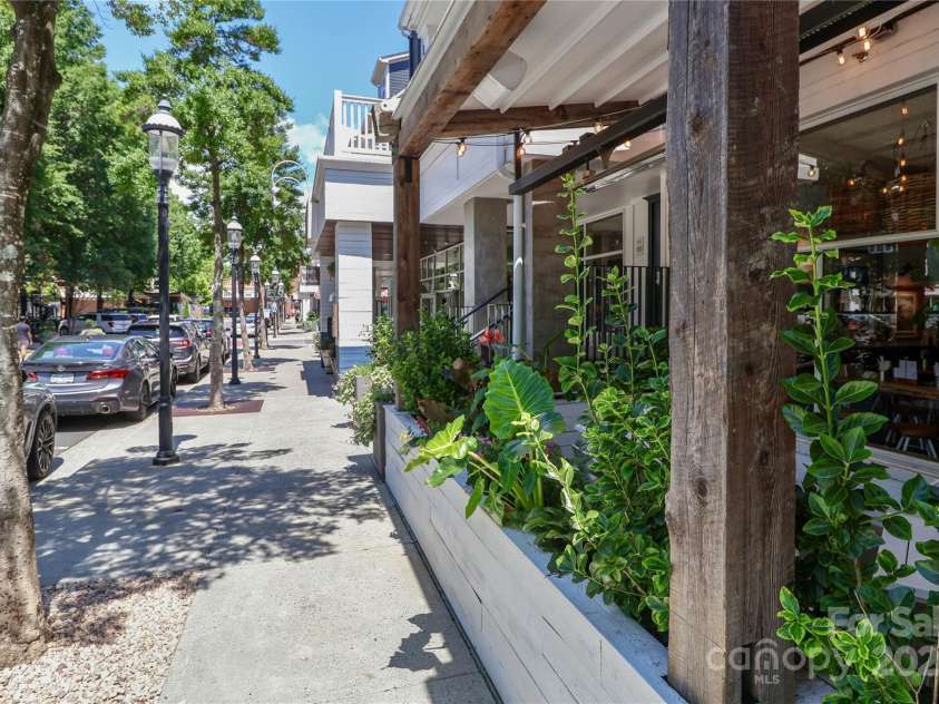 15630 Sagefield Drive, Huntersville, NC 28078.  MLS# CAR4279770, YatesRealty ID 31025. Stroll to Birkdale Village for shopping, dinner, or live music!