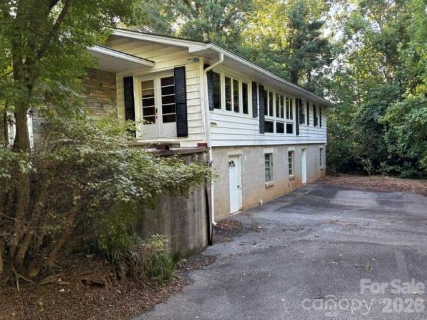 255 Glengarnock Road, Tryon, NC 28782.  MLS# CAR4392820, YatesRealty ID 31025. 