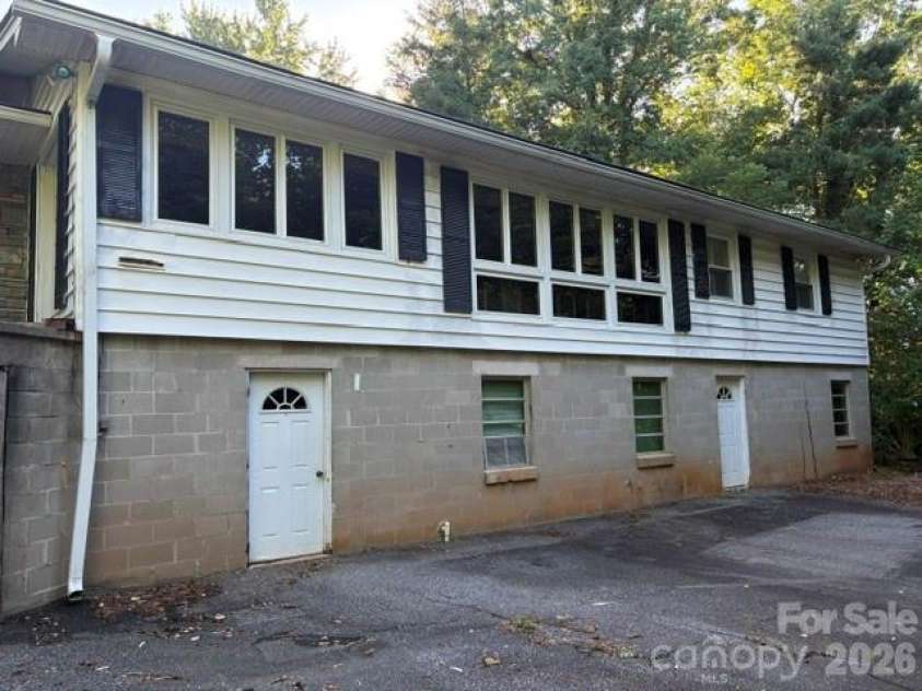 255 Glengarnock Road, Tryon, NC 28782.  MLS# CAR4392820, YatesRealty ID 31025. 