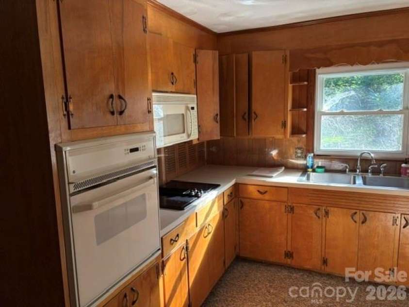 255 Glengarnock Road, Tryon, NC 28782.  MLS# CAR4392820, YatesRealty ID 31025. 