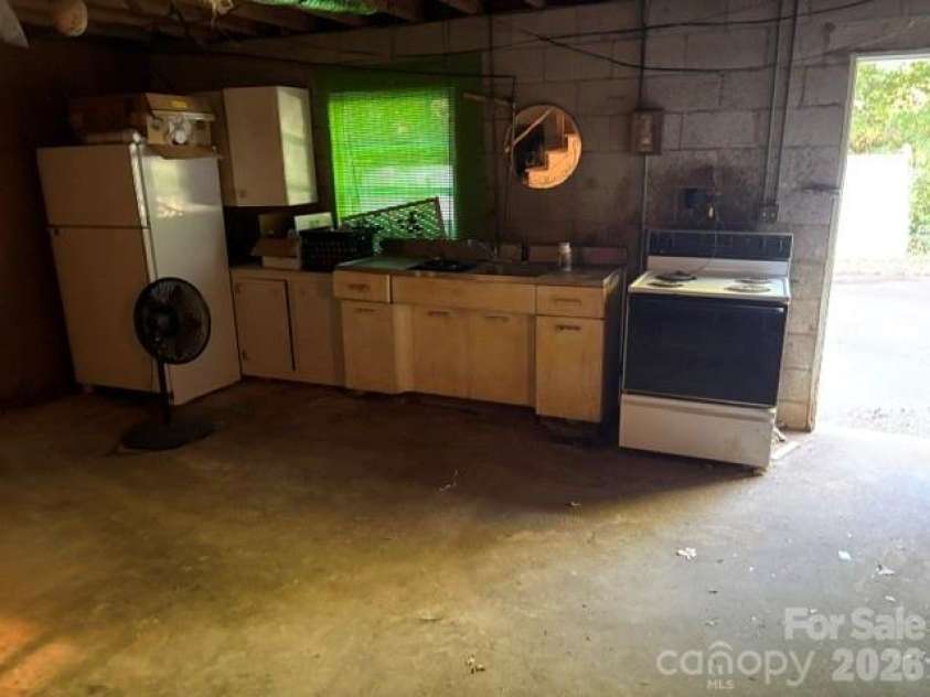 255 Glengarnock Road, Tryon, NC 28782.  MLS# CAR4392820, YatesRealty ID 31025. 