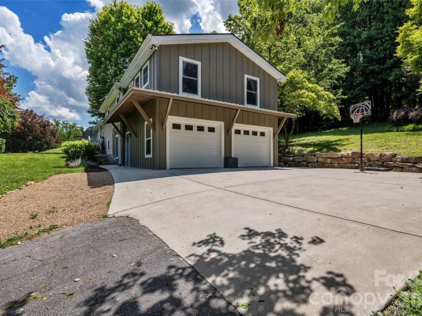 1574 Cashiers Valley Road, Brevard, NC 28712.  MLS# CAR4394169, YatesRealty ID 31027. 