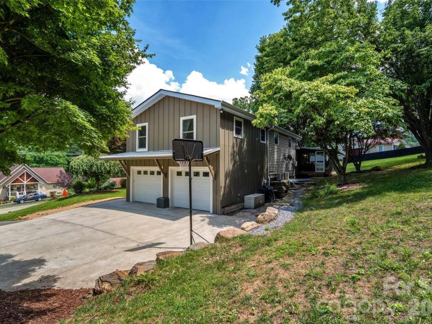 1574 Cashiers Valley Road, Brevard, NC 28712.  MLS# CAR4394169, YatesRealty ID 31027. 