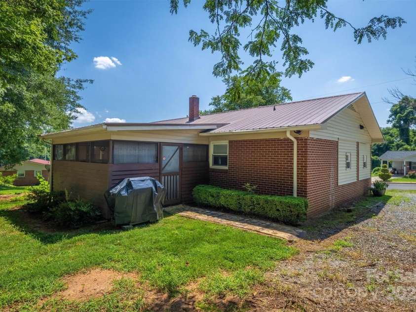 214 Howard Street, Morganton, NC 28655.  MLS# CAR4284499, YatesRealty ID 31028. 