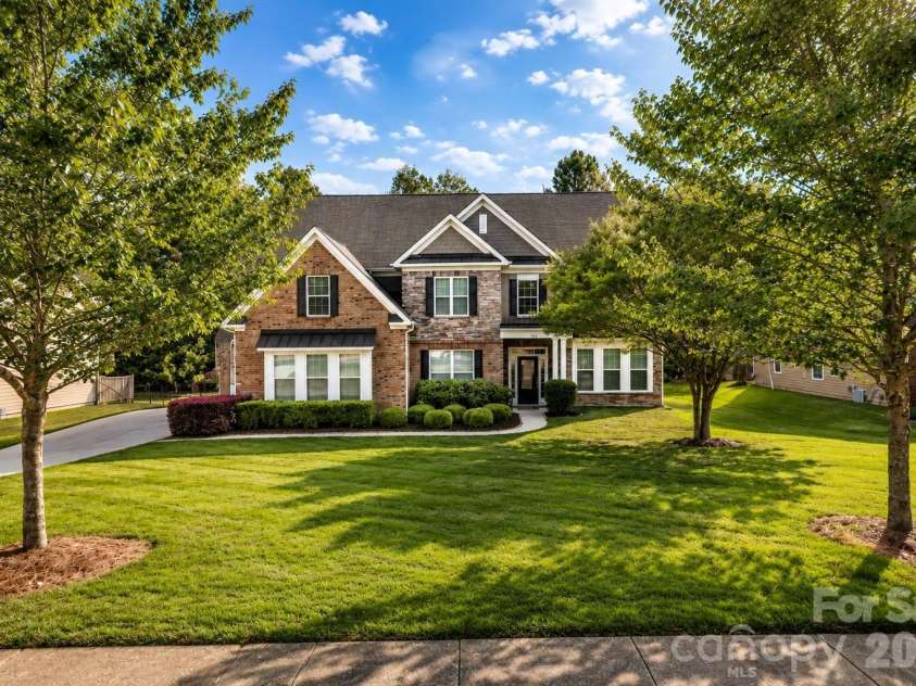2412 Hamlet Court, Matthews, NC 28105.  MLS# CAR4394300, YatesRealty ID 31028. 