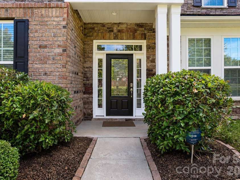 2412 Hamlet Court, Matthews, NC 28105.  MLS# CAR4394300, YatesRealty ID 31028. 