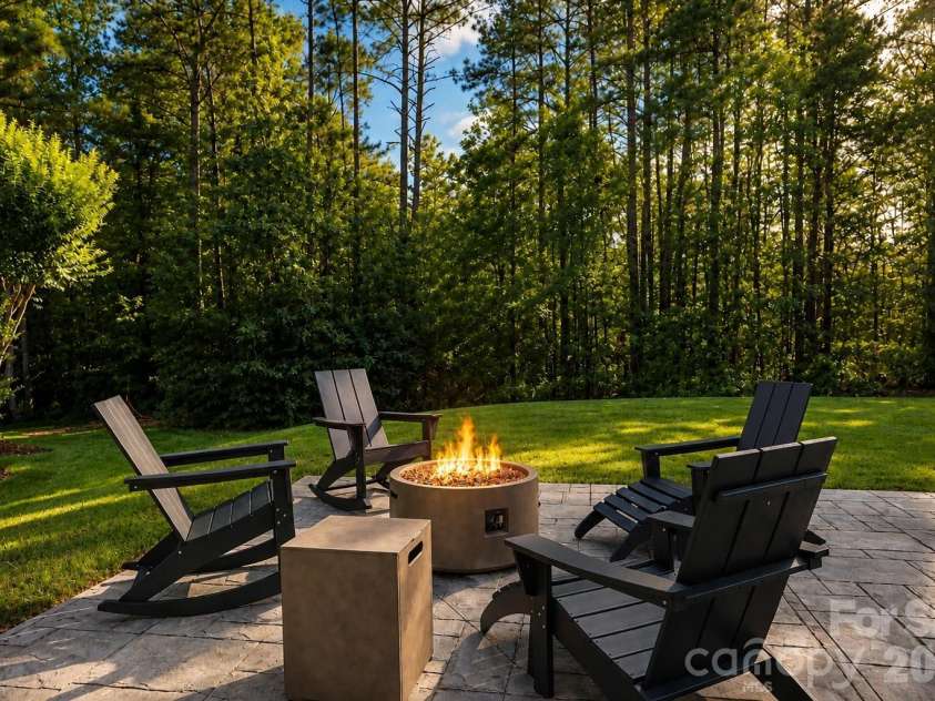 2412 Hamlet Court, Matthews, NC 28105.  MLS# CAR4394300, YatesRealty ID 31028. 